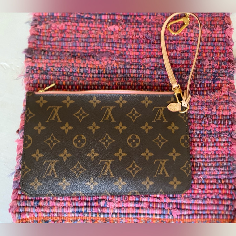 Brand New Louis Vuitton Neverfull GM Pink Wristlet Pouch